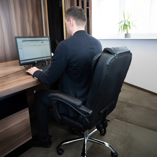 Otočná kancelářská židle COMFY s výsuvnou podnožkou - černá