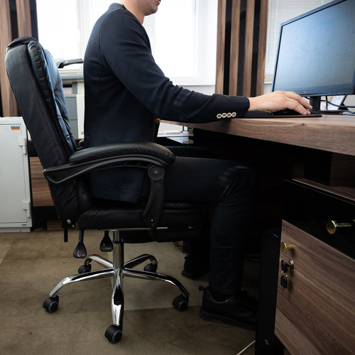 Otočná kancelářská židle COMFY s výsuvnou podnožkou - černá