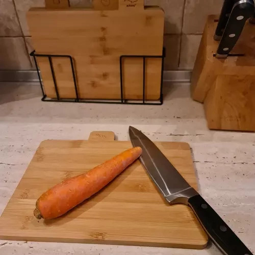 Sada 4 bambusových krájecích prken + kovový stojan 
